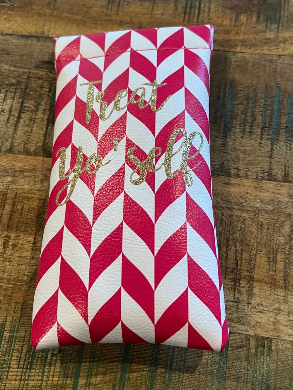 MUST BUNDLE Chevron Sunglasses Holder Pink & White Chevron Gold Glitter Hinge